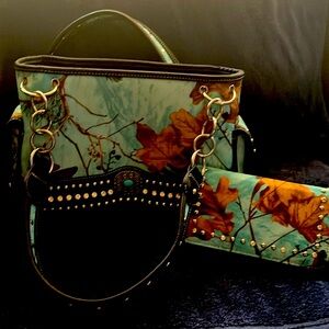 Concealed carry P&G Western turquoise, camo purse, and clutch set